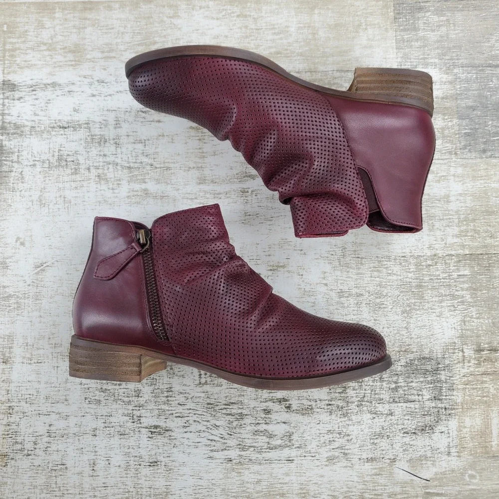 Coldwater Creek Aledo Womens Ankle Booties Sz 6.5 M Wine Leather Side Zipper